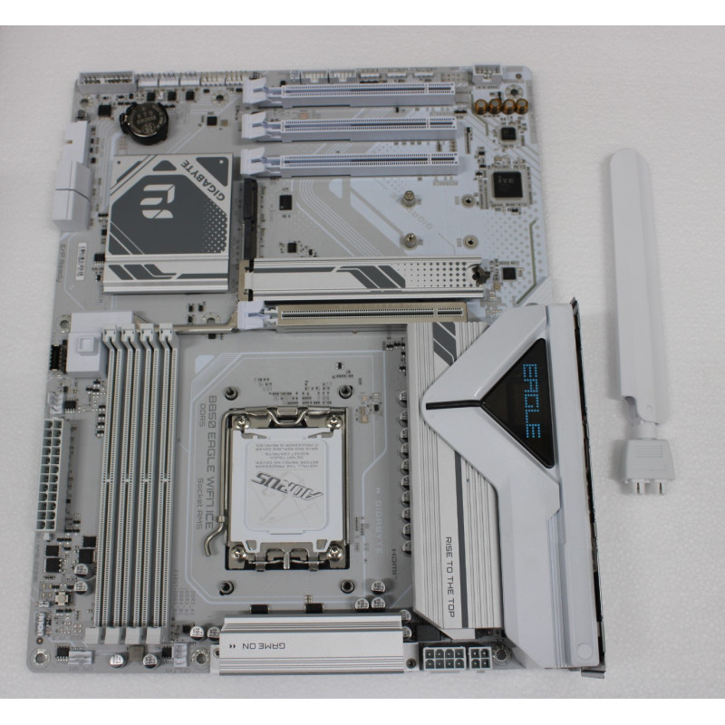 SALE OUT. Gigabyte USED, REFURBISHED, WITHOUT ACCESSORIES, ONLY BACK PANEL, AND ANTENA INCLUDED