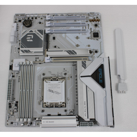 SALE OUT. Gigabyte USED, REFURBISHED, WITHOUT ACCESSORIES, ONLY BACK PANEL, AND ANTENA INCLUDED