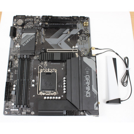 SALE OUT. Gigabyte USED, REFURBISHED, WITHOUT ACCESSORIES, ONLY BACK PANEL, AND ANTENA INCLUDED